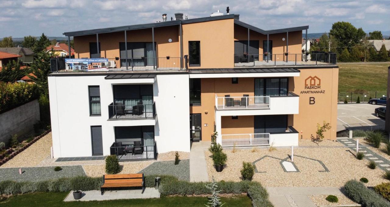Paskom Apartmanhaz Nyergesujfalu Zewnętrze zdjęcie